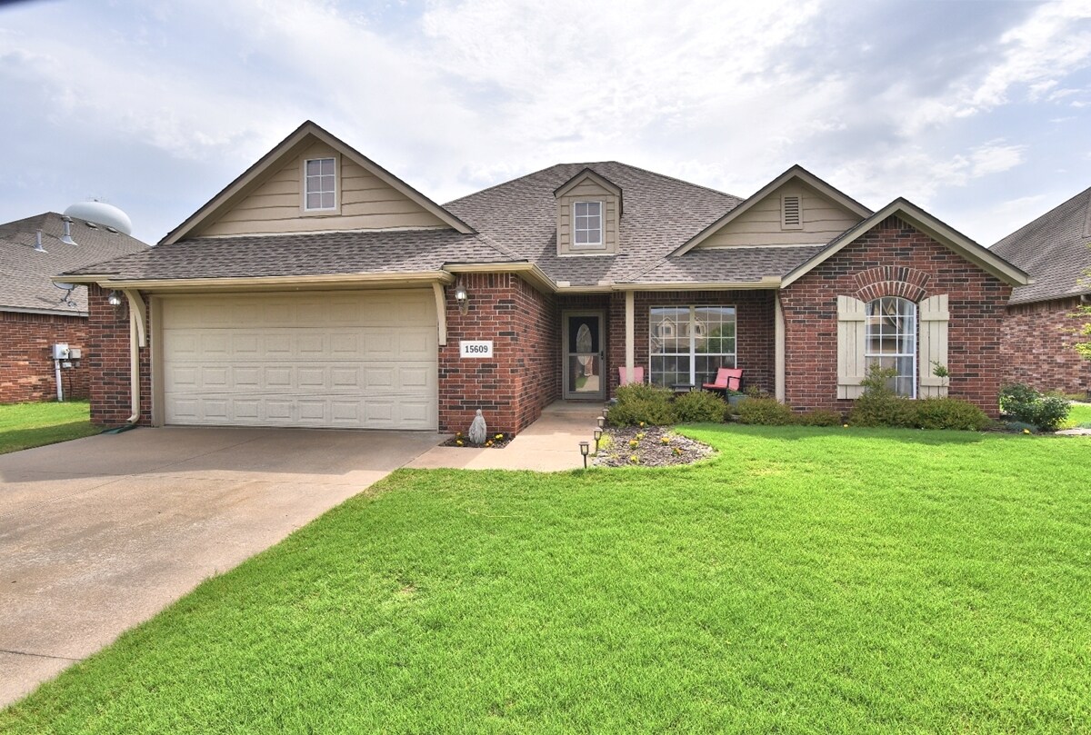 Foto principal - 15609 S College Ave