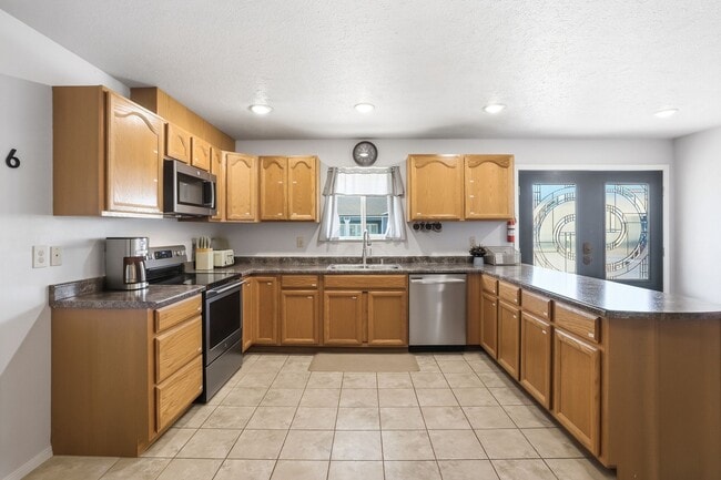 Building Photo - 9525-9529 E Mission Ave