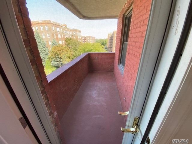 Foto del edificio - 72-36 112th St