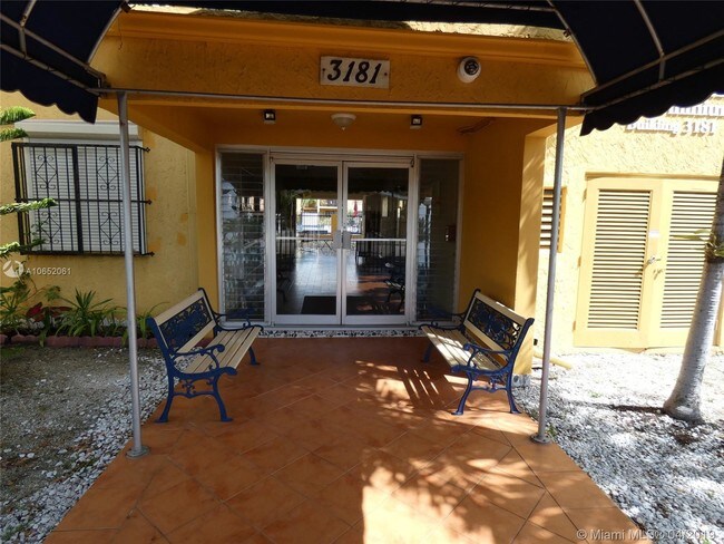 Foto del edificio - 3181 SW 13th St