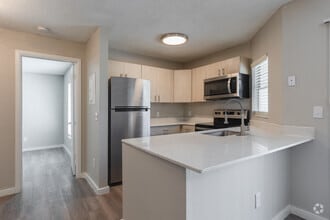 2 BR, 2 BA - 1,039SF - Kitchen - Highgate Apartments