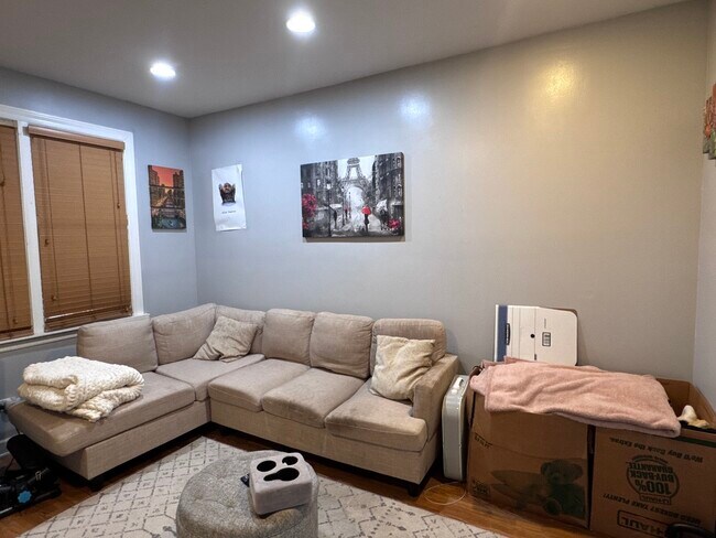 Foto del edificio - 2552 N Southport Ave