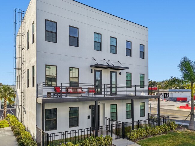 Building Photo - Modern Townhome For Lease in downtown St Pete and Warehouse Arts District