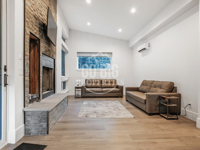 Foto del edificio - Luxury 5 Bedroom Single Family Home