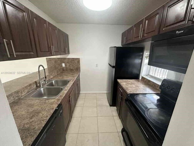 Building Photo - 8620 N Sherman Cir