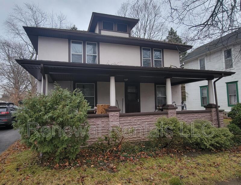 206 Oak St, Dowagiac, MI 49047 Condo for Rent in Dowagiac, MI