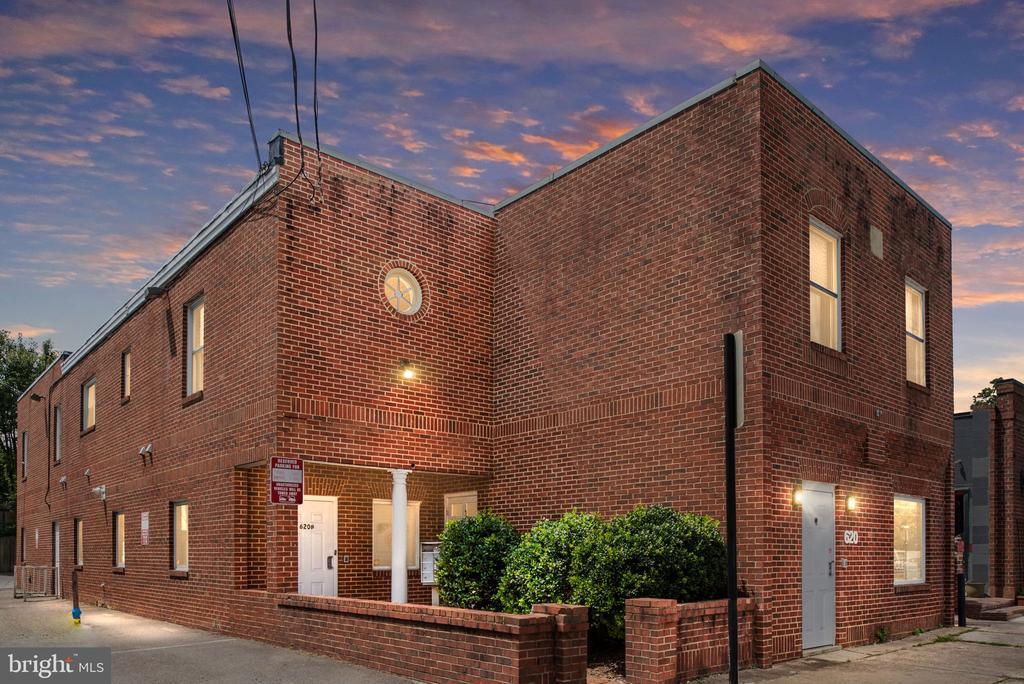 Foto del edificio - 620 Kenmore Ave