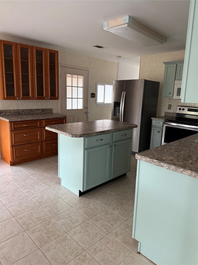 Building Photo - 24930 Plantation Estates Ave