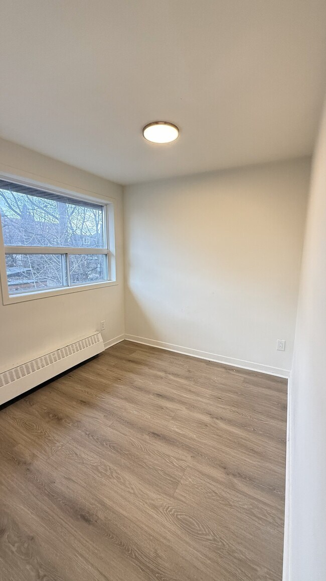 Building Photo - 60 Triller Ave