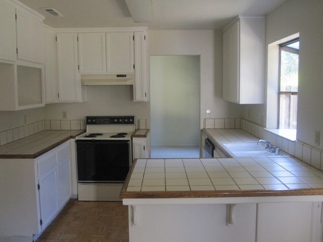 Foto del edificio - House For Rent in Modesto