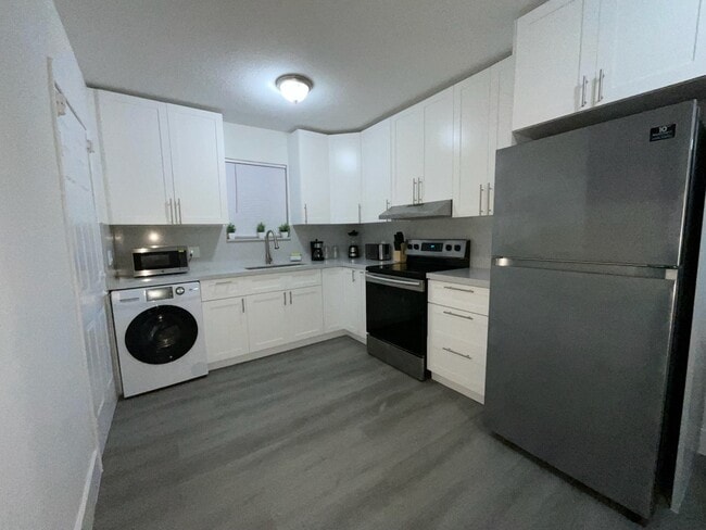 Building Photo - 3318 NW 19th Ave