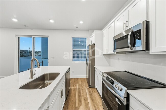 Building Photo - 7691 Castleton Ln