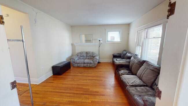 Building Photo - 1141 S Forest Ave