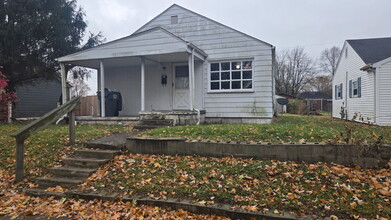 Building Photo - 415 E 35th St