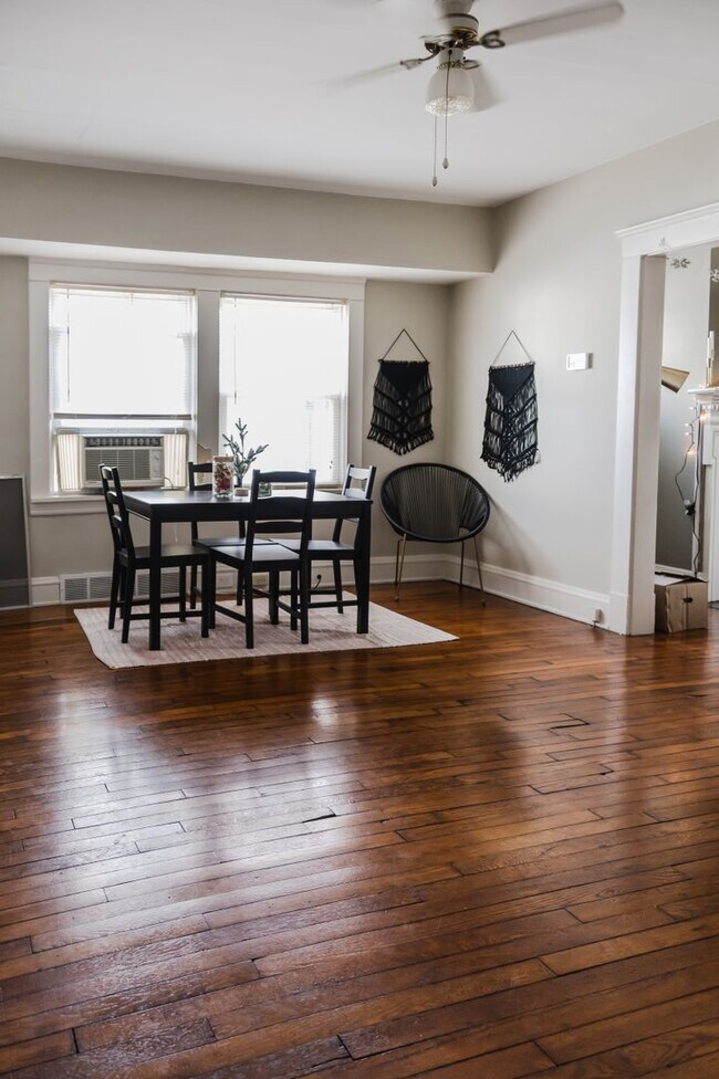 Foto del edificio - 3251 E Overlook Rd