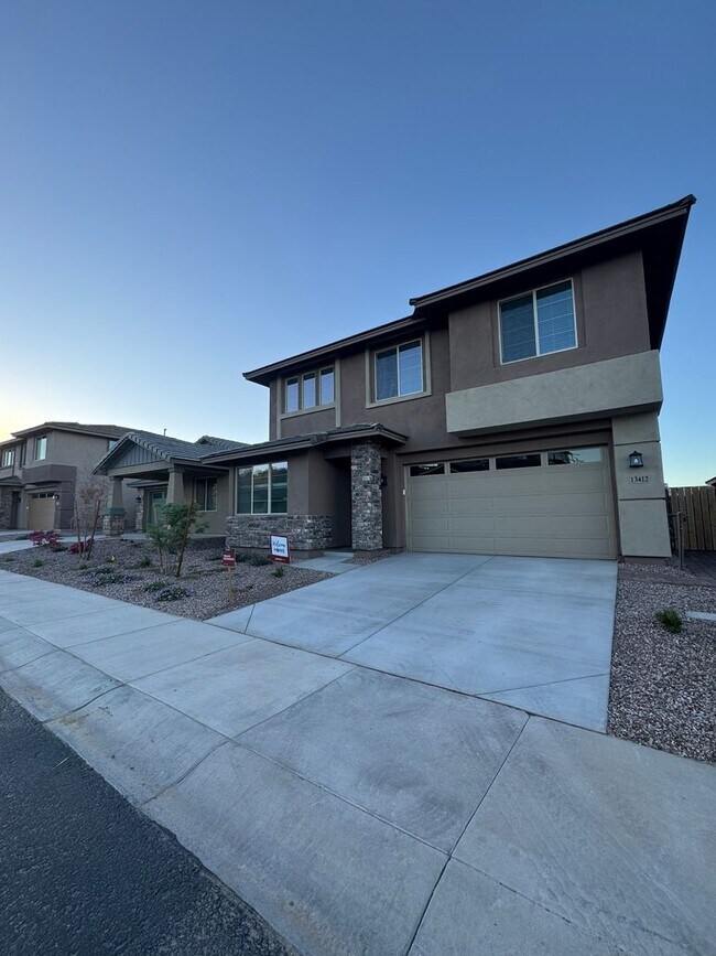 Building Photo - BRAND NEW 5 BEDROOM HOME IN VISTANCIA