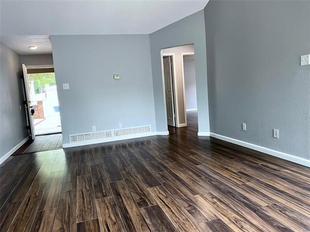Foto del edificio - 2104 Mistletoe Ave