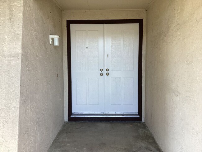 Building Photo - 32693 Bucks Lake Ln