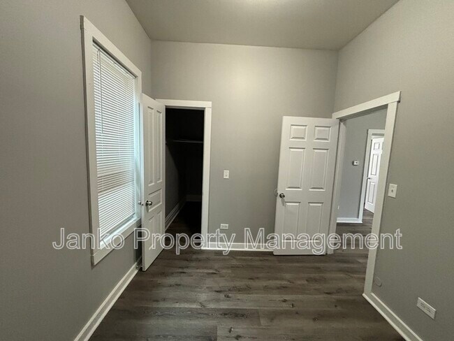 Foto del edificio - 726 E 93rd St