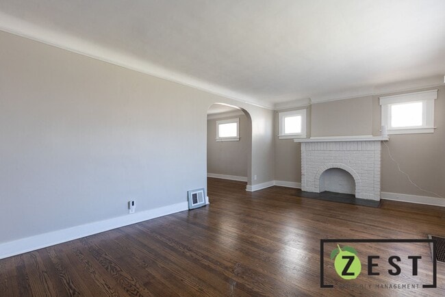 Building Photo - OPEN HOUSE-DECEMBER 18TH! 5PM-5:30PM! BEAUTIFULLY REMODELED - 3-Bedroom 1-Bathroom 2-Car Garage