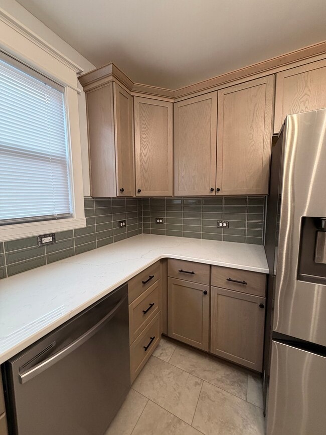 Building Photo - 77 Lovering Ave