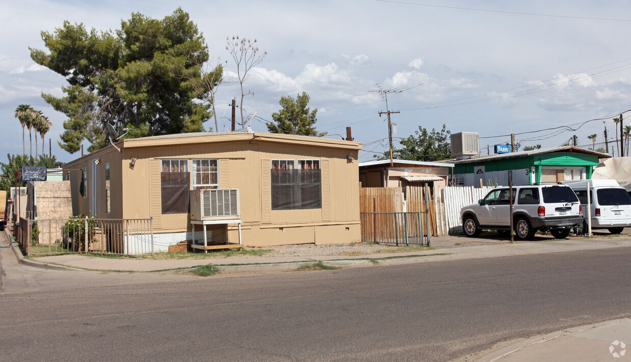 Primary Photo - 3502-3592 E Van Buren St