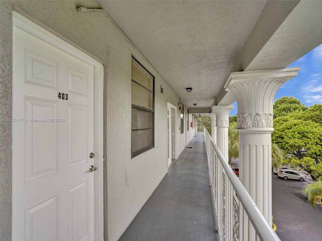 1506 Whitehall Dr Unit 403, Davie, FL 33324 Condo for Rent in Davie