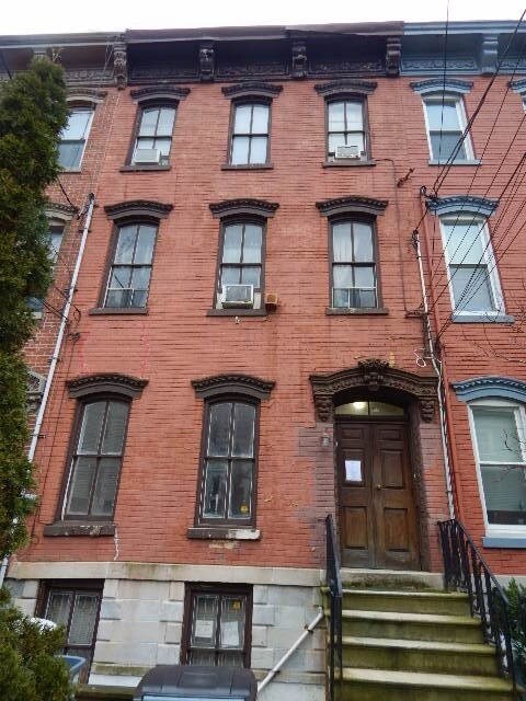 Primary Photo - 203 York St