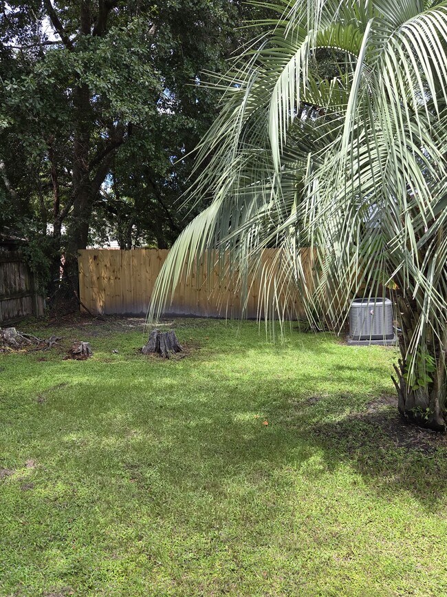 Building Photo - 123 Hunt Club Ct