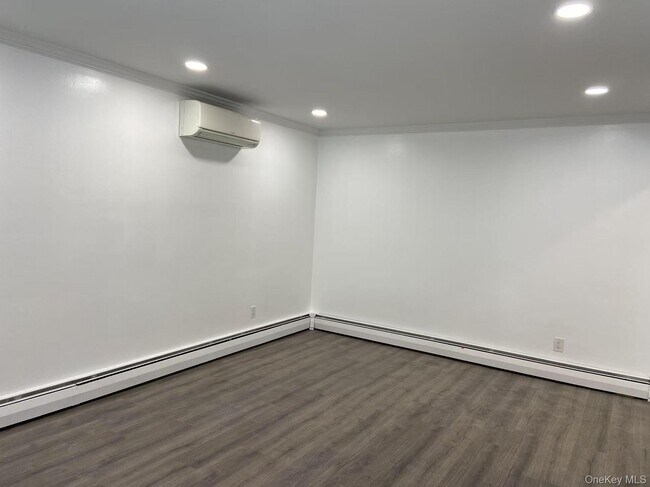 Foto del edificio - 3841 Orloff Ave