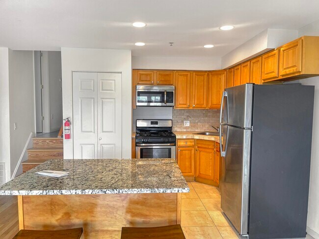 Foto del edificio - 8913 Riverside Pl