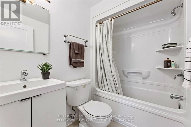 Photo du bâtiment - 1740 Simcoe St N