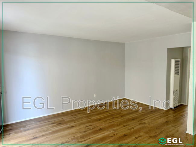 Building Photo - 3943 La Rica Ave