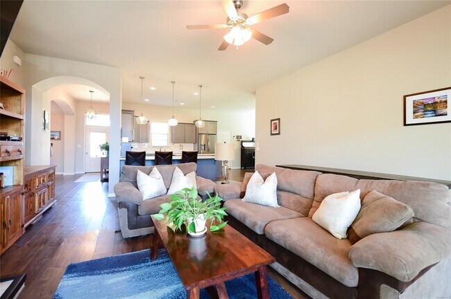 Building Photo - 9180 Cres Lodge Cir