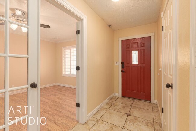 Building Photo - Spacious 4 Bedroom, 3 Bathroom Home for Rent