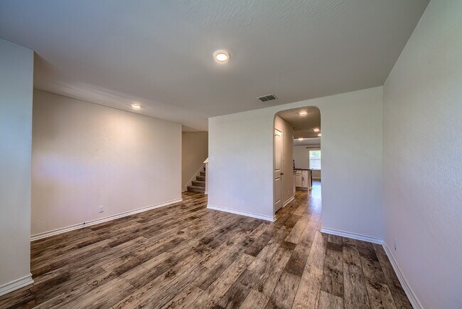 Foto del edificio - 5-BEDROOM HOME IN WESTPOINTE @ RIVERSTONE