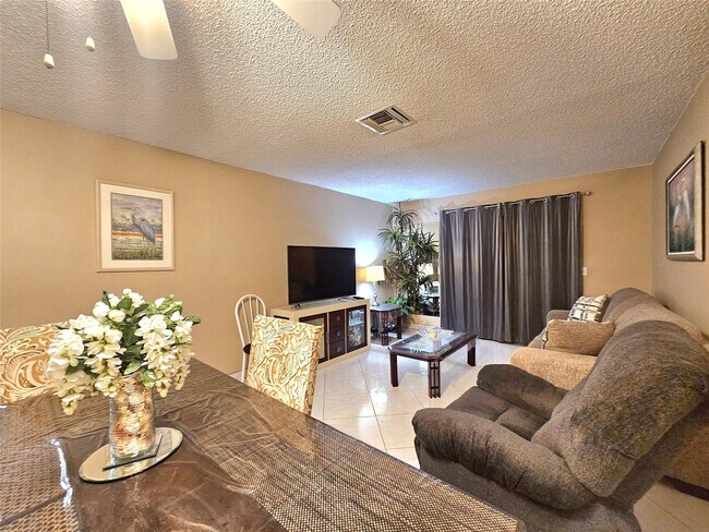 Foto del edificio - 2141 NE 1st Ct