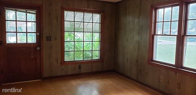 Building Photo - 2 br, 1 bath House - 2318 South Cedar Avenue