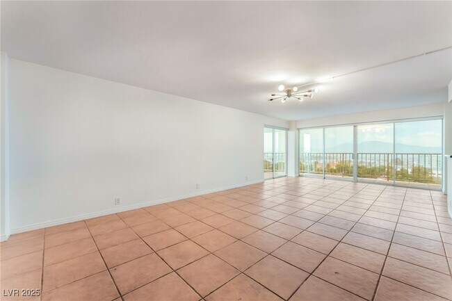 Foto del edificio - 3111 Bel Air Dr