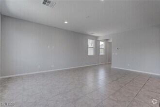 Building Photo - 114 Manzanita Falls Ave