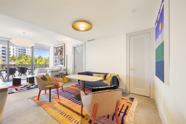 Foto del edificio - 5875 Collins Ave