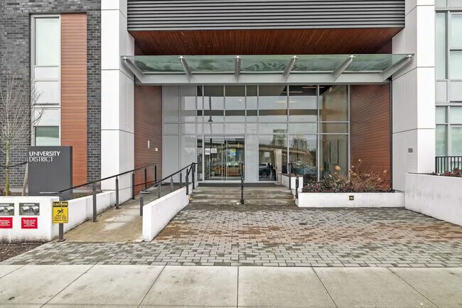 Photo du bâtiment - 13428-13105 Avenue