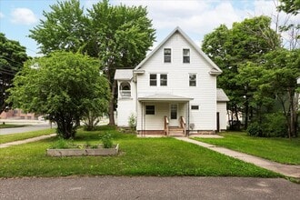 Building Photo - 820 10th St E