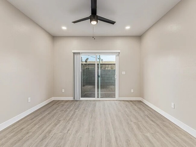 Photo - 1435 E Taylor St Apartment