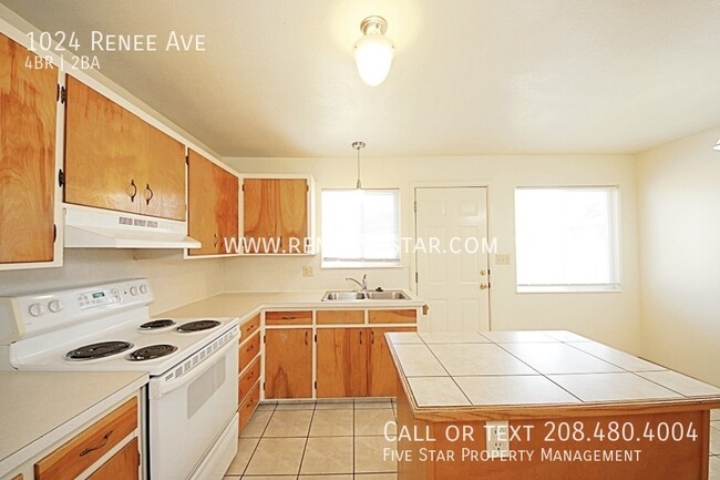Building Photo - Large Apartment Available in Central Pocat...