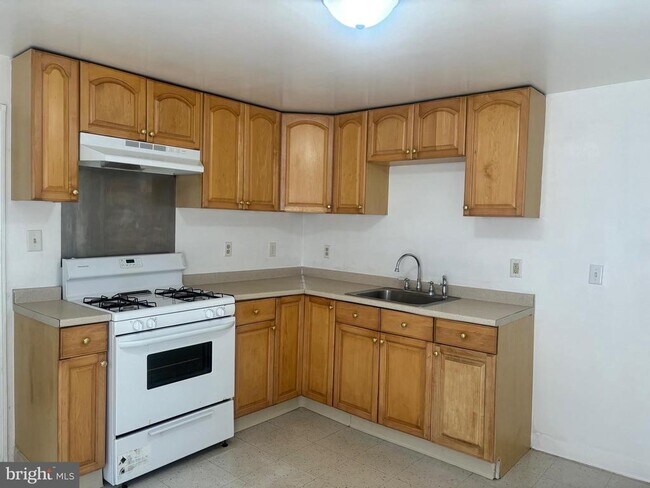 Foto del edificio - 120 Mt Holly Ave