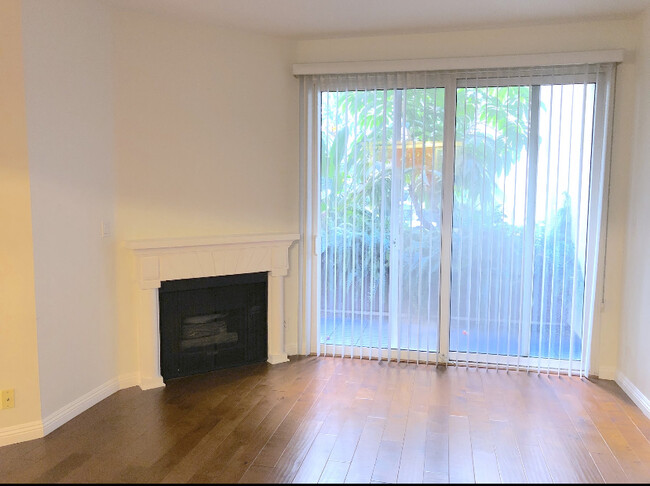 Building Photo - 620 S Gramercy Pl