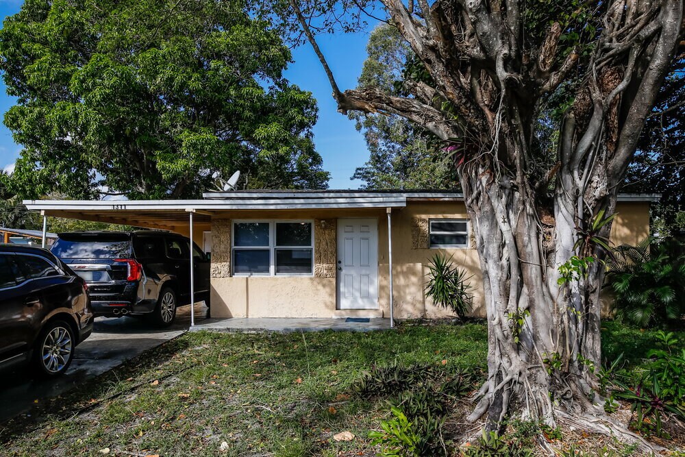 Foto del edificio - 1311 NE 33rd St