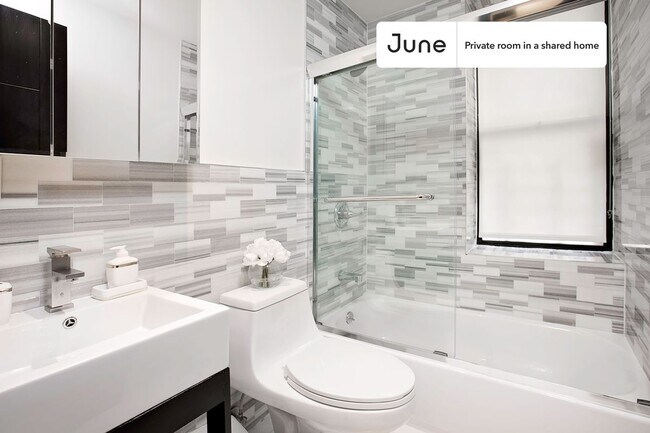 Foto del edificio - Private bedroom in 4 bed/2 bath Home