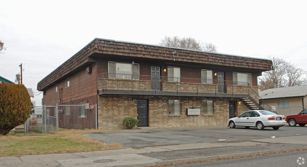 Primary Photo - 1507 Cherry Ave